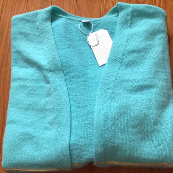 Brand new sweater - Picture 6 of 6